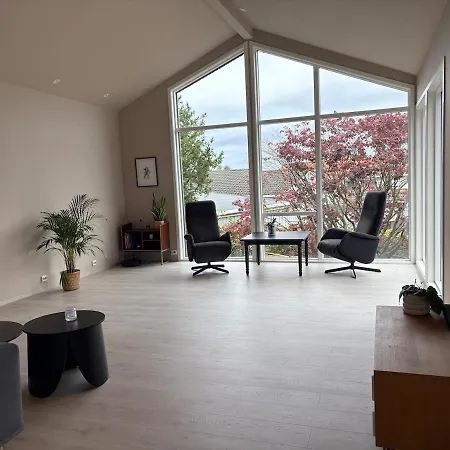 Spacious Detached House With Garden Perfect For Wed & 빌라 스타방에르