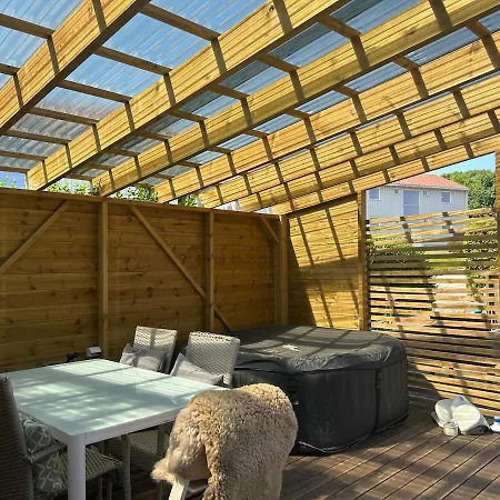 Spacious Detached House With Garden Perfect For Wed & *