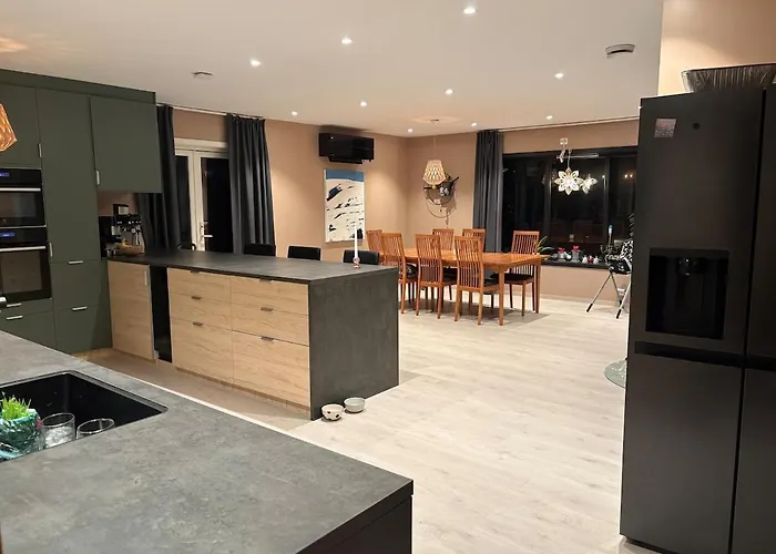 Spacious Detached House With Garden Perfect For Wed & Villa *