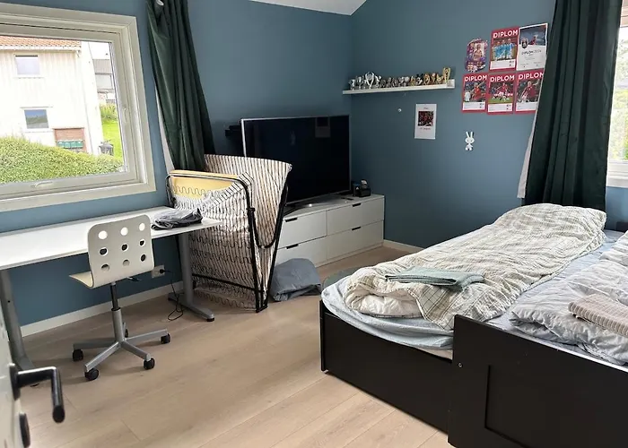 Spacious Detached House With Garden Perfect For Wed & Villa