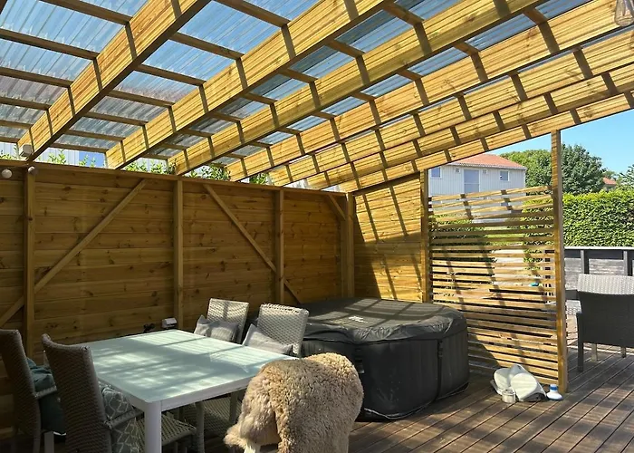 Spacious Detached House With Garden Perfect For Wed & *