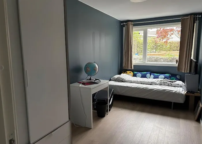 Spacious Detached House With Garden Perfect For Wed & Villa